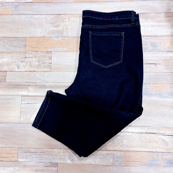 Reitmans Denim - REITMANS Dark blue cropped jeans